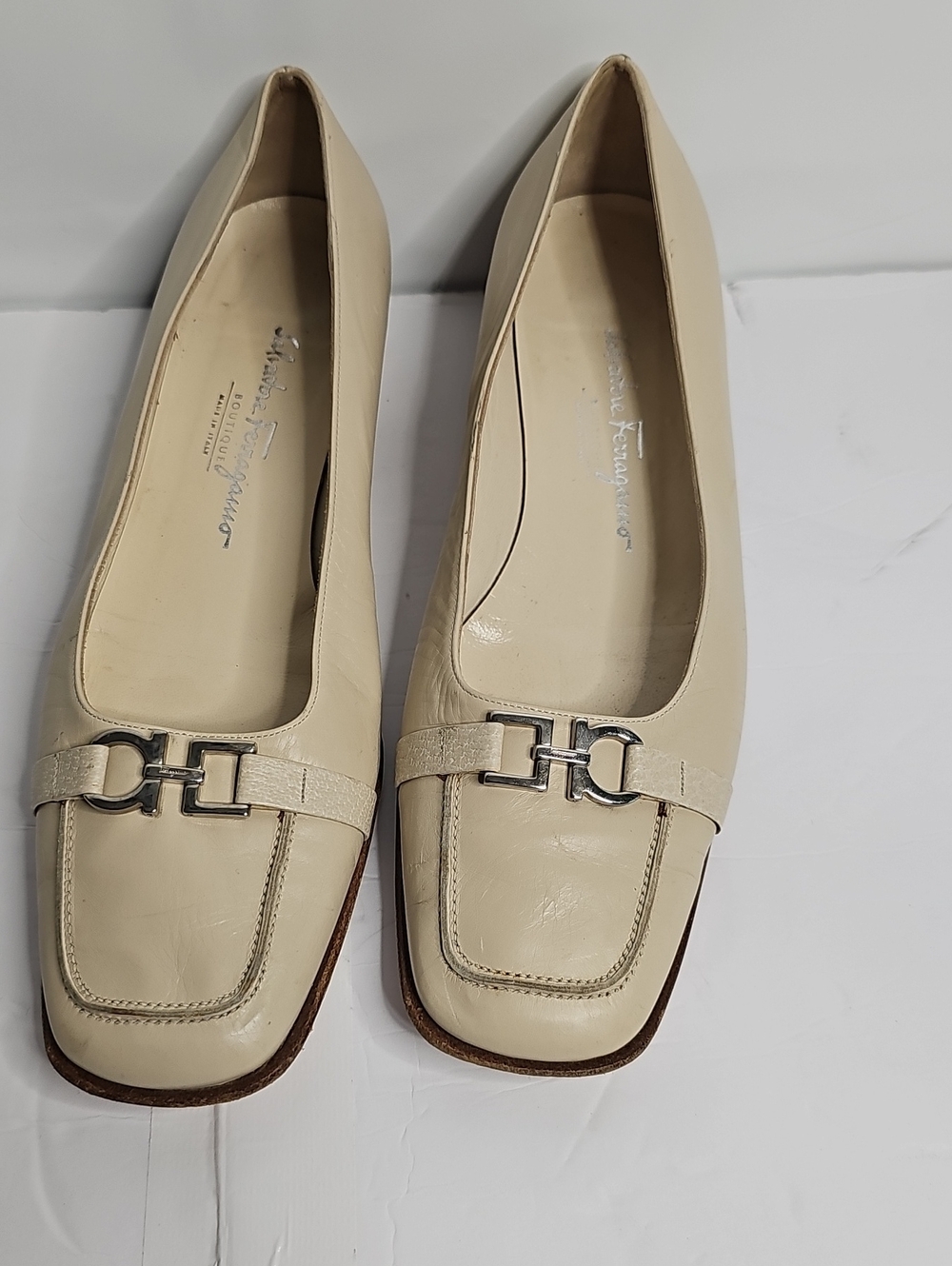 Salvatore Ferregamo Beige Flat Shoes.